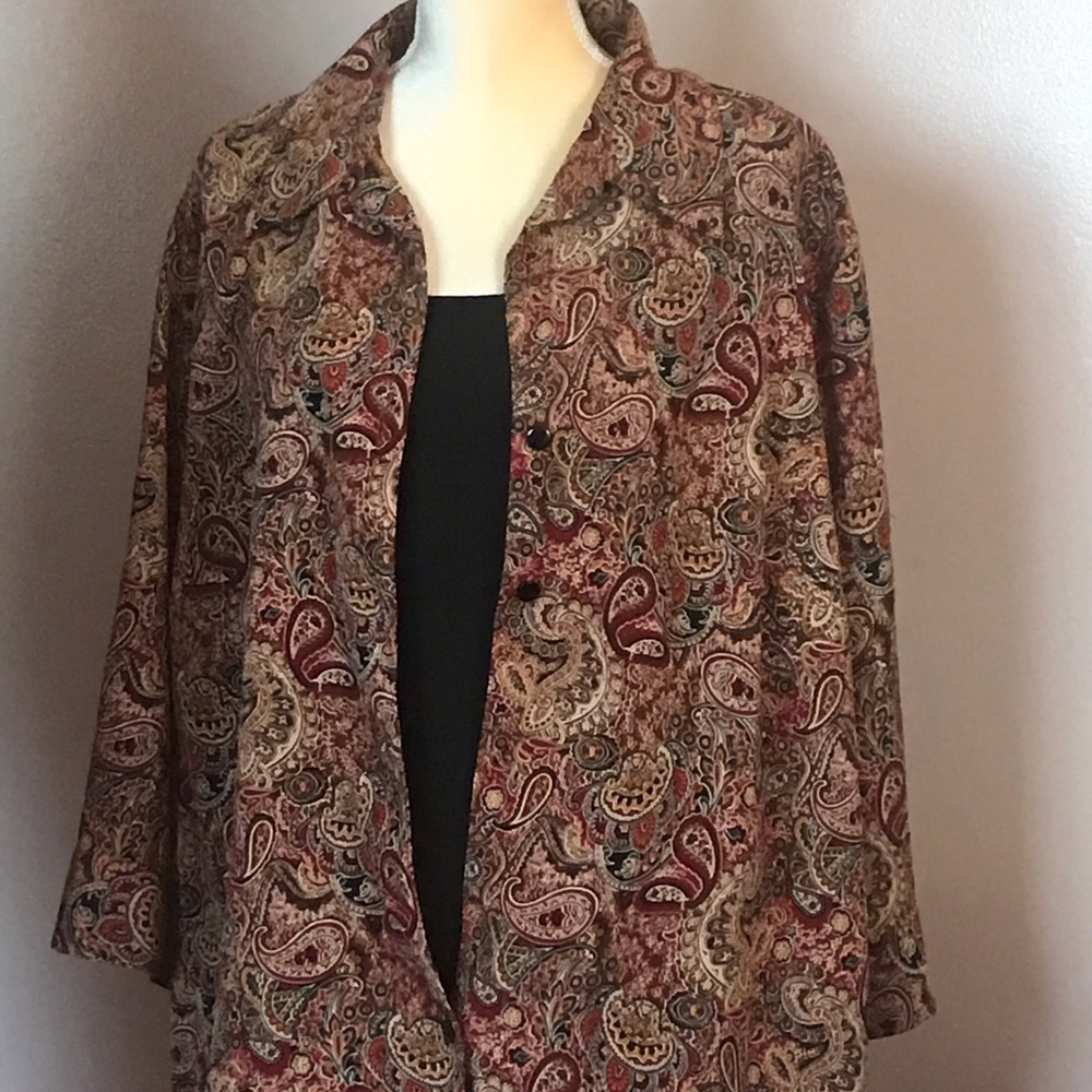 Woman’s 4xl Paisley print button down.